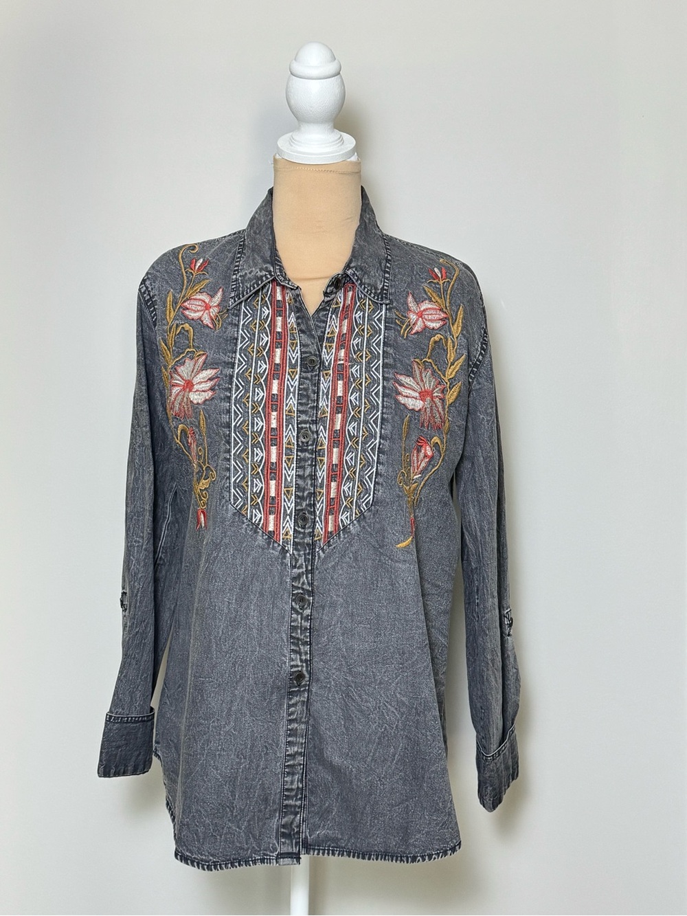 Nostalgia Grey Button Down 100% Cotton Shirt Floral Embroidery Adj. Sleeves Fall